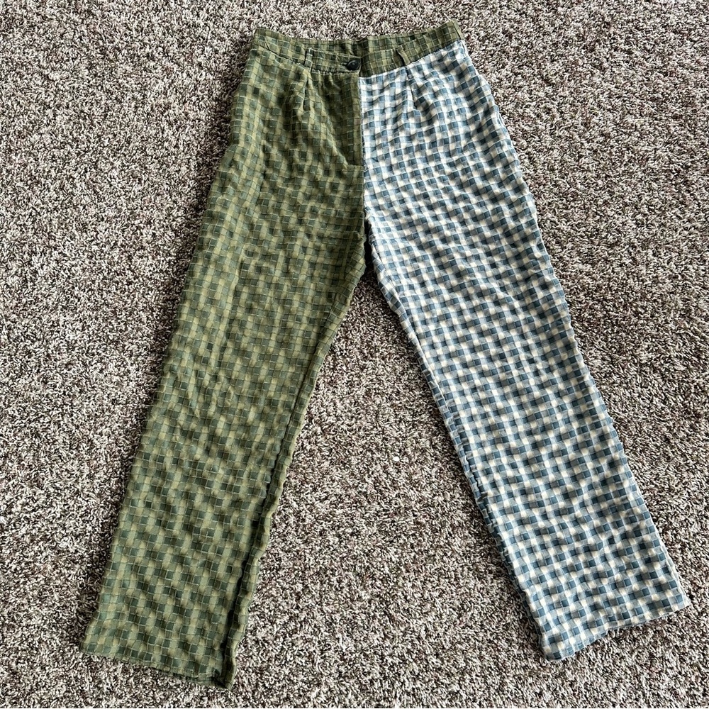 Lisa says Gah checkered pants